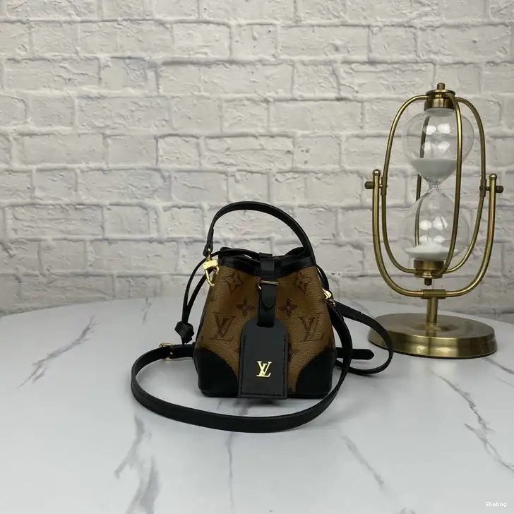 LV Bags 206B570004 0701